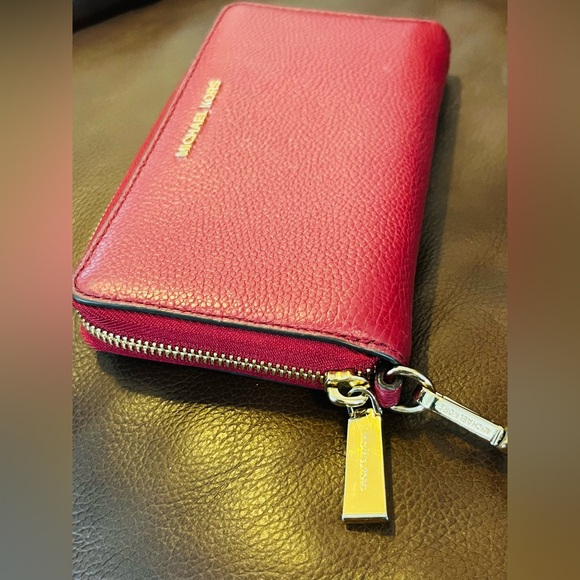 Women’s Michael Kors Leather Jet Set Wristlet Clutch - Maroon - Picture 4 of 8